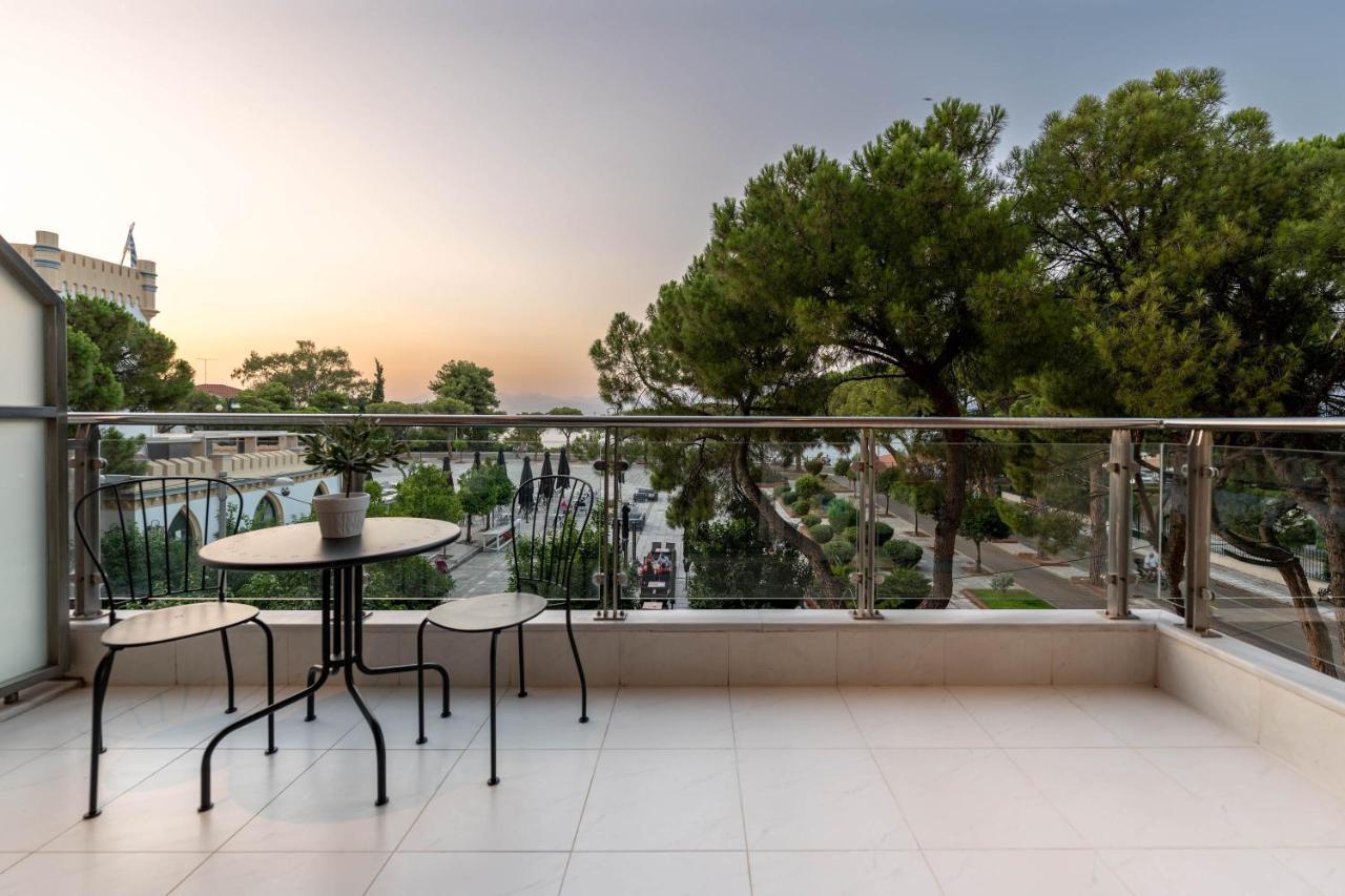 Byron Luxury Apartments Egio Exterior foto