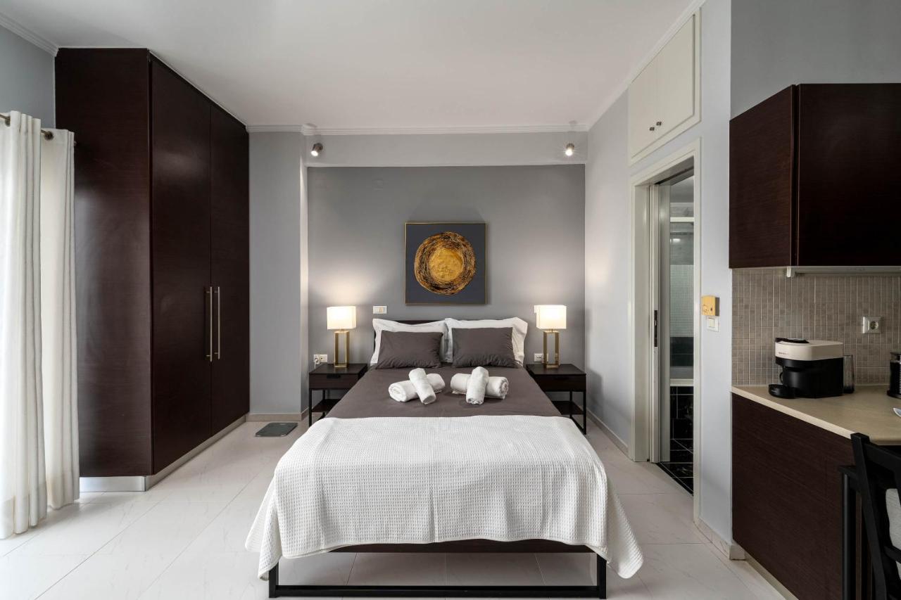 Byron Luxury Apartments Egio Exterior foto