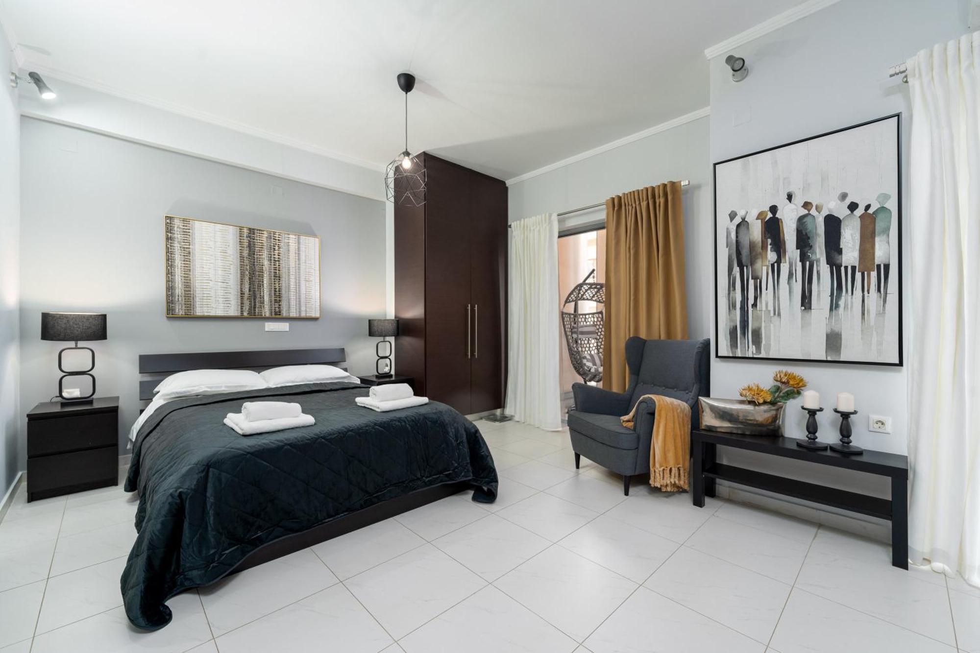 Byron Luxury Apartments Egio Exterior foto