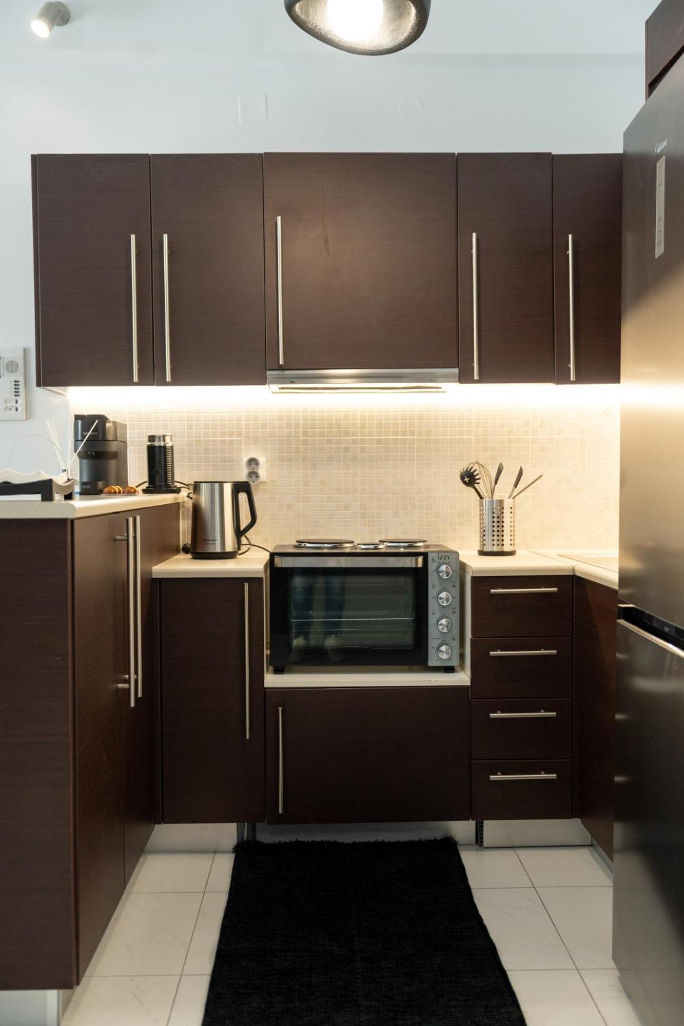 Byron Luxury Apartments Egio Exterior foto