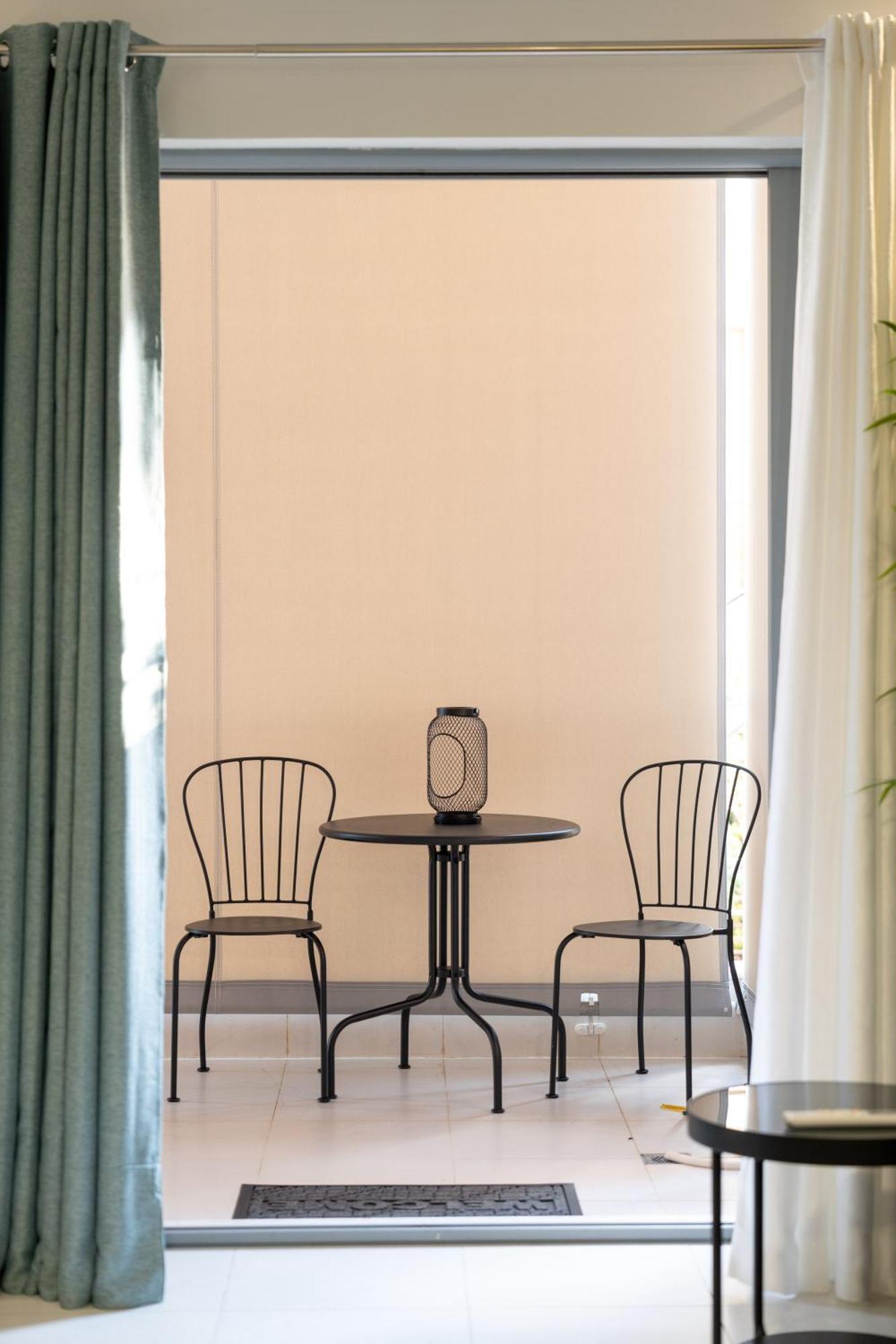 Byron Luxury Apartments Egio Zimmer foto