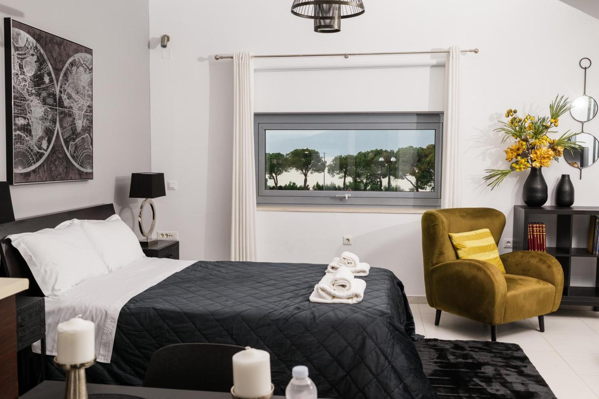 Byron Luxury Apartments Egio Exterior foto