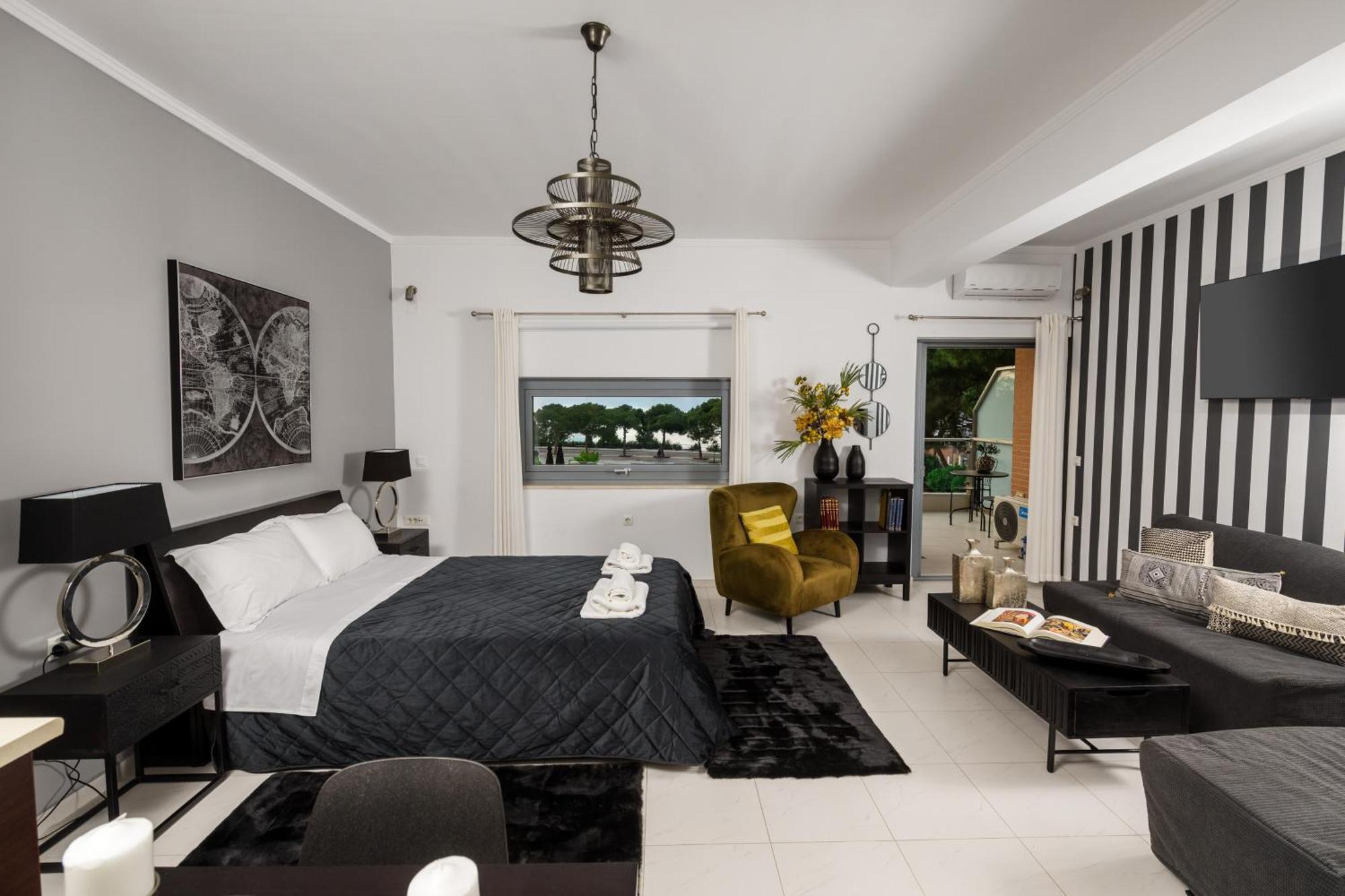 Byron Luxury Apartments Egio Exterior foto